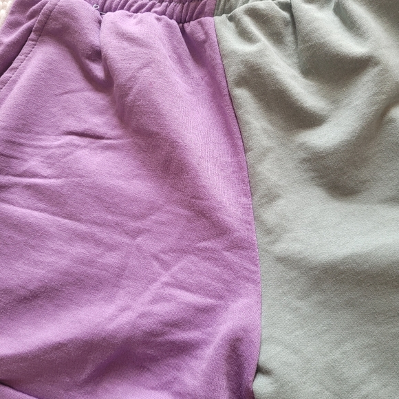 SHORTS - Picture 3 of 7